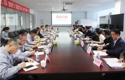 中國汽車工業協會副秘書長葉盛基一行蒞臨華晨專用車調研并指導廣告設計工作